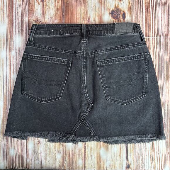 American Eagle Size 0 Black Jean Denim Button Fly Raw Hem Mini Skirt 27X13 - Picture 2 of 8